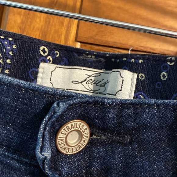 Levi’s Cropped Jeans. - Picture 2 of 6